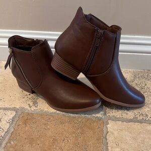 NWOT Croft & Barrow Dark Brown Ankle Booties